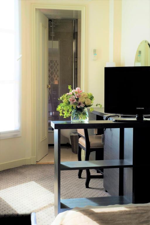 Single Room,425225238:JPEG